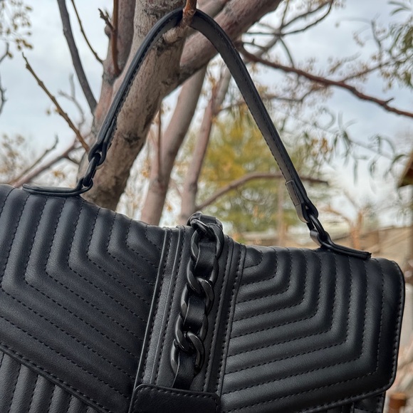 Aldo Elegant Black Chain Crossbody Bag - Picture 3 of 12